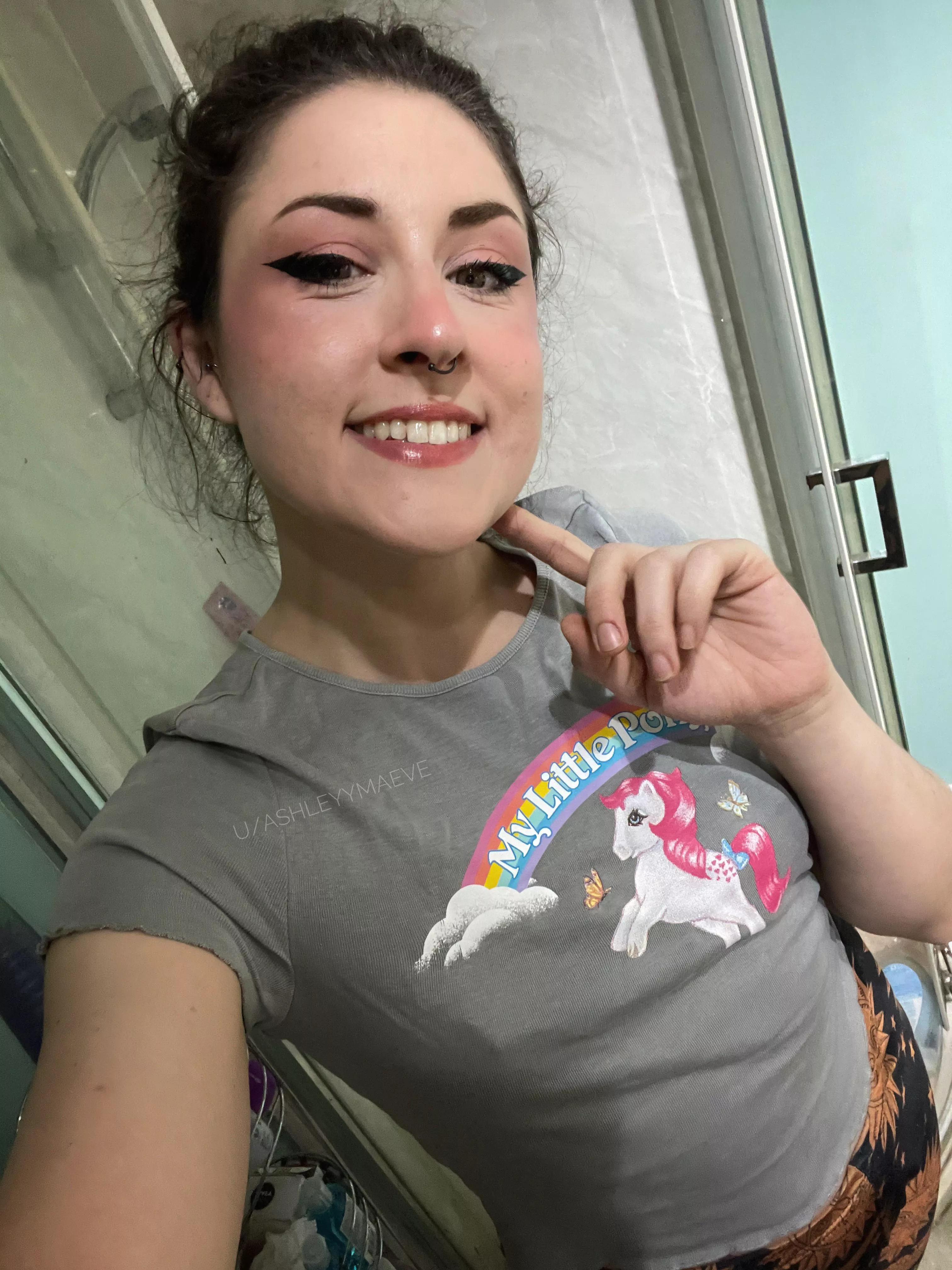 My boobs are so small you’d barely notice I’m braless 🙃✌️