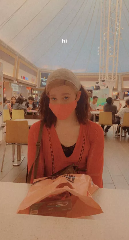 my boyfriend on our mall date ❤️