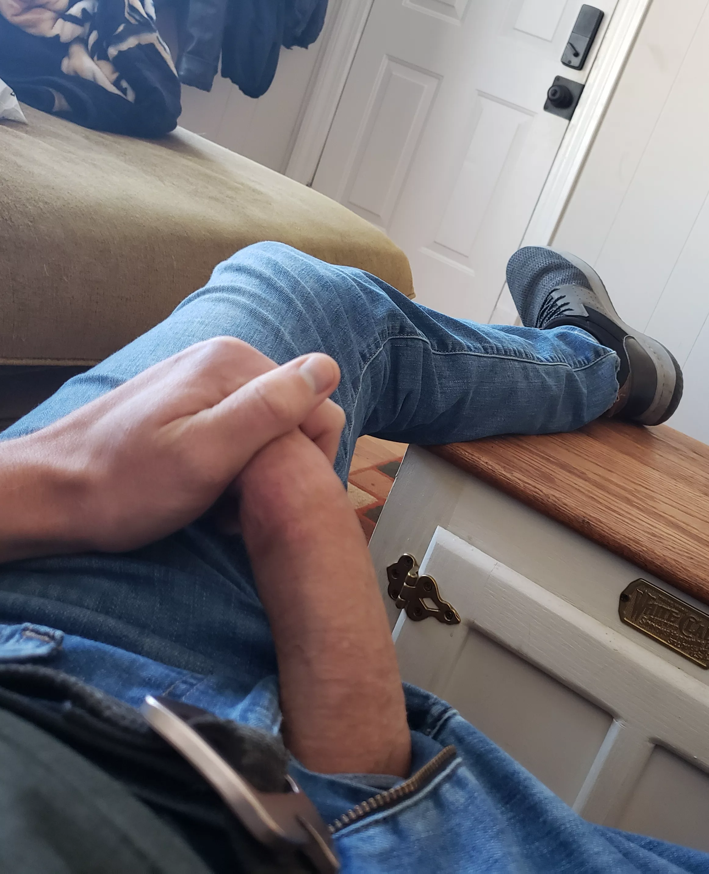 My buddy let me hangout at his house while he ran to the store My buddy let me hangout at his house while he ran to the store