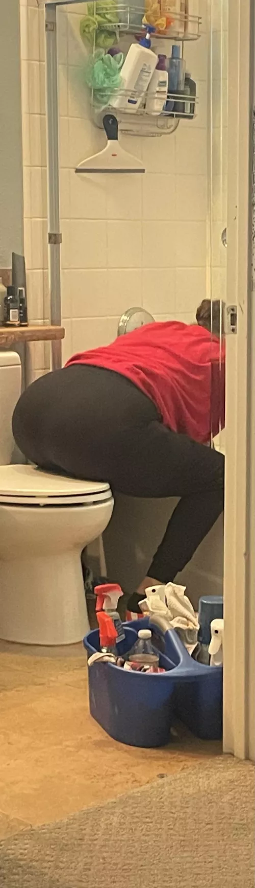 my cleaning lady's ass in leggings 🤤