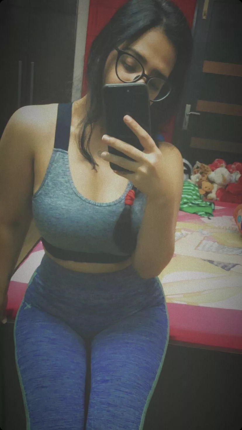 My cousin sends me her gym pictures every morning and makes me rock hard for her🤤 She knows i wanna fuck her desperately and does this on purpose to entice me🤷🏻‍♂️ Wanna hold her ponytail and fuck her like my personal slut ! What would you