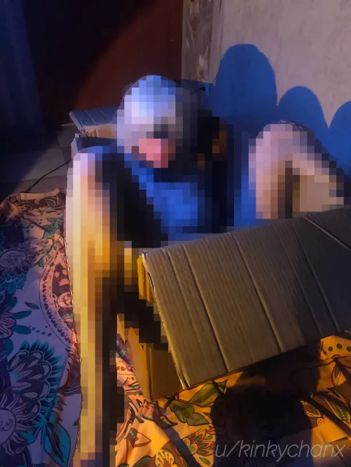 π My Daddy got a present! Would you be a good boy and help him to unwrap it, beta? π