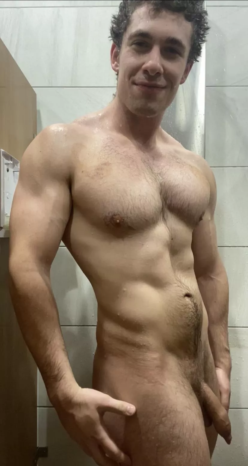 My dick is always the smallest right after my workout 😂