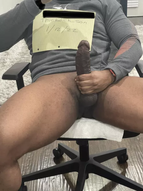 My dick looks Soooo good I had to share. BBC BULL. Women and couples only!!