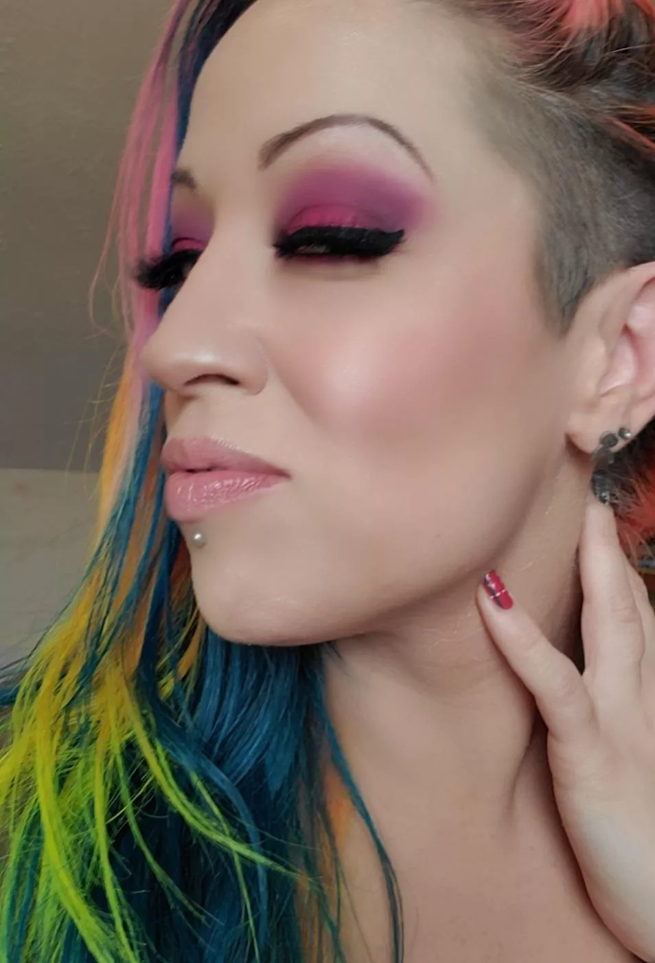 My face and neck are still peeling some but damn do i love this new makeup palette from Jolie 😍😍😍😍 My face and neck are still peeling some but damn do i love this new makeup palette from Jolie 😍😍😍😍