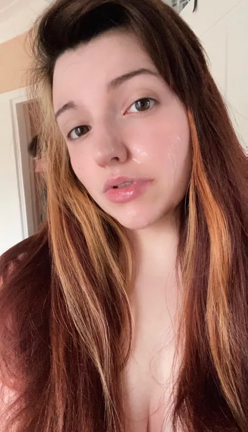 My face is so shiny with cum 🤤