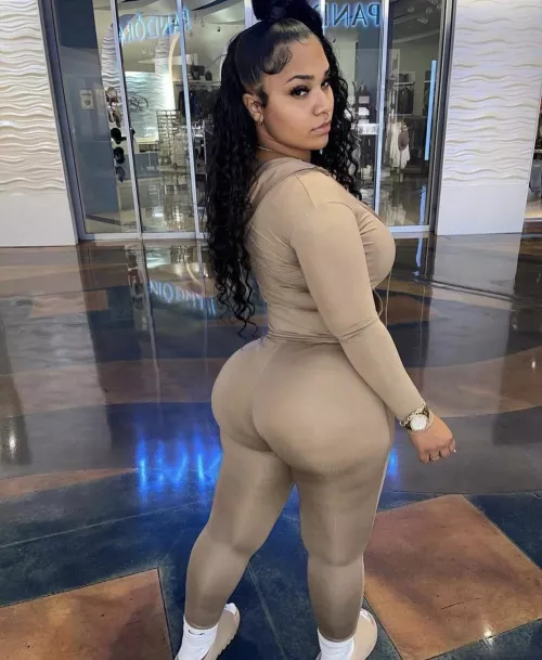 MY FAV FAKE BOOTY THOT