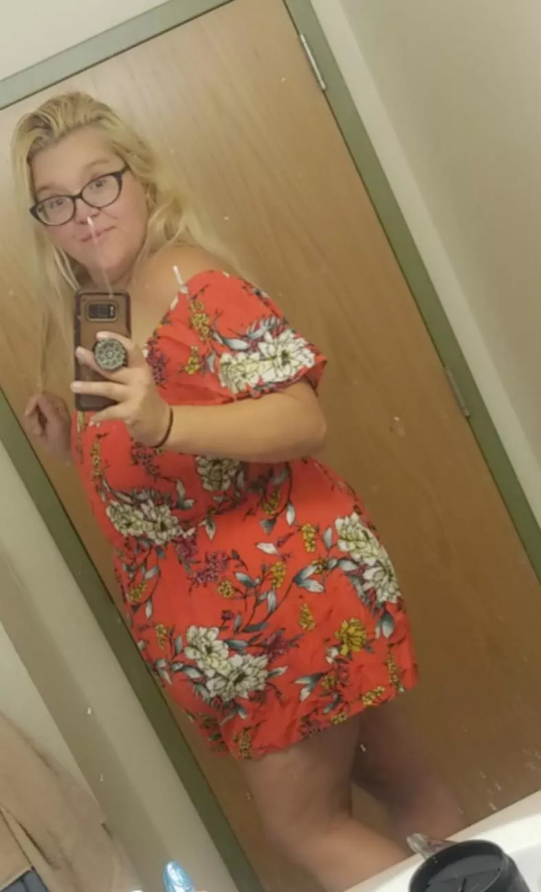 My FAVORITE outfit! Makes me feel so pretty and smol🥰