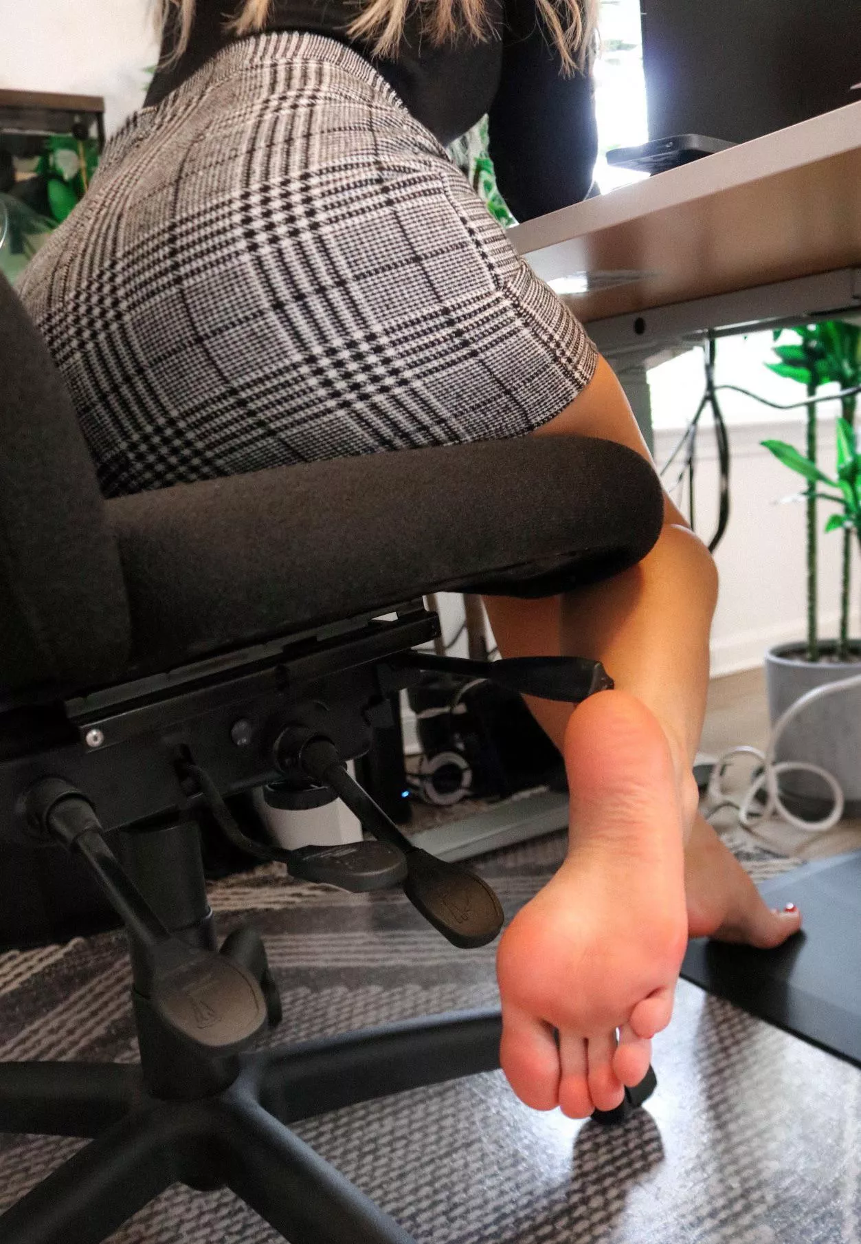 my favorite part about WFH is that i get to be barefoot all day 😇