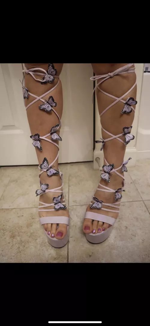 πMy favorite purple heels π