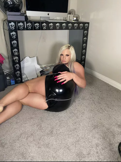 My favorite skirt to get fucked in!