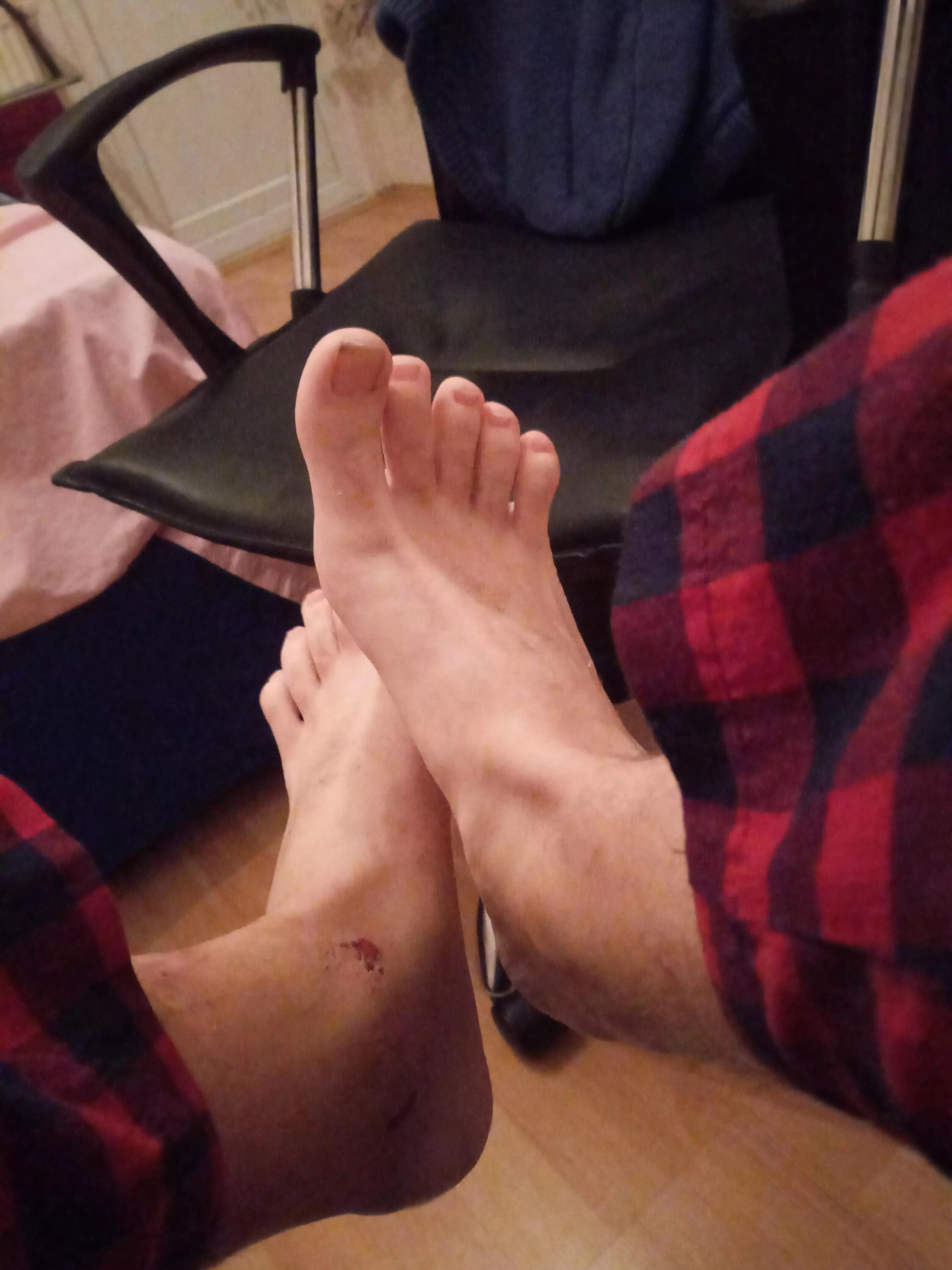 My feet are cold. Could you warm them up for me? My feet are cold. Could you warm them up for me?