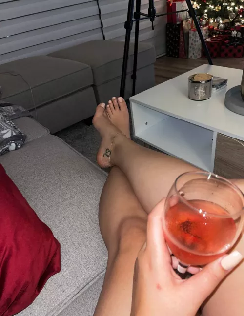 My feet arent the only thing bare tonight ;)