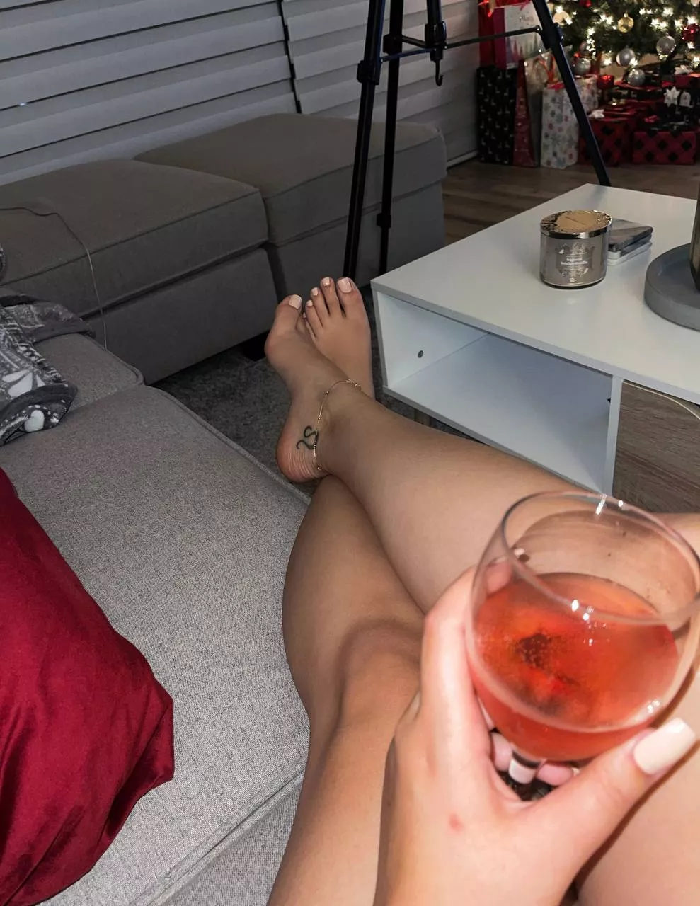 My feet arent the only thing bare tonight ;)