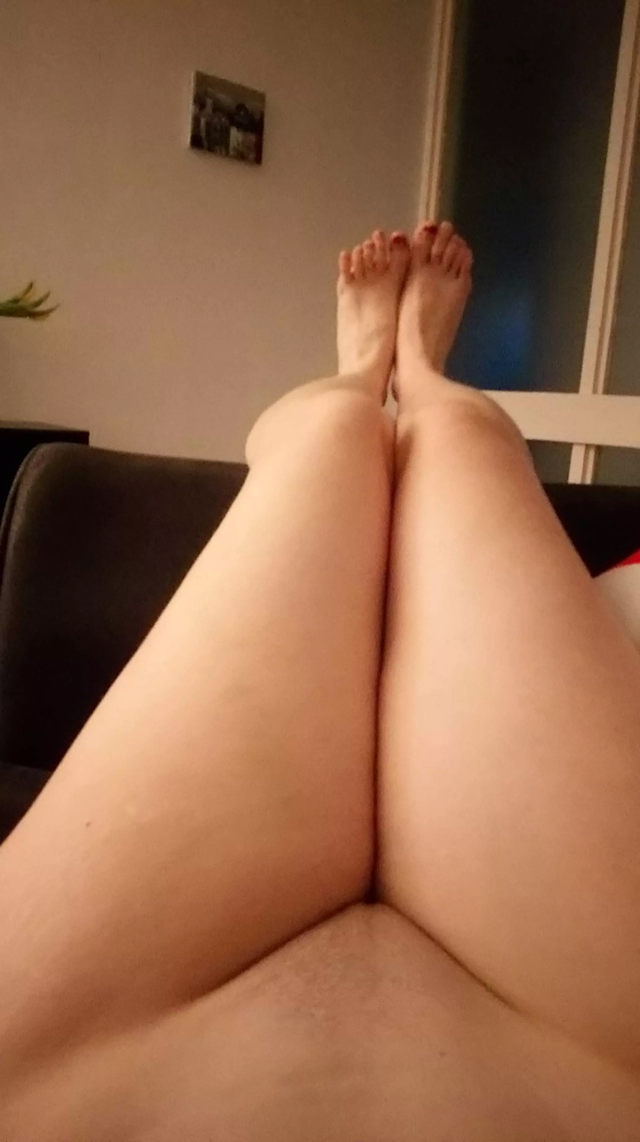 My fiancee loves her feet being worshipped 😍 Fancy worshipping them? 😍