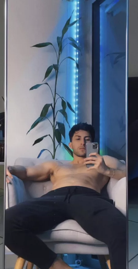 My first selfie here 🥰 Hi 👋🏻