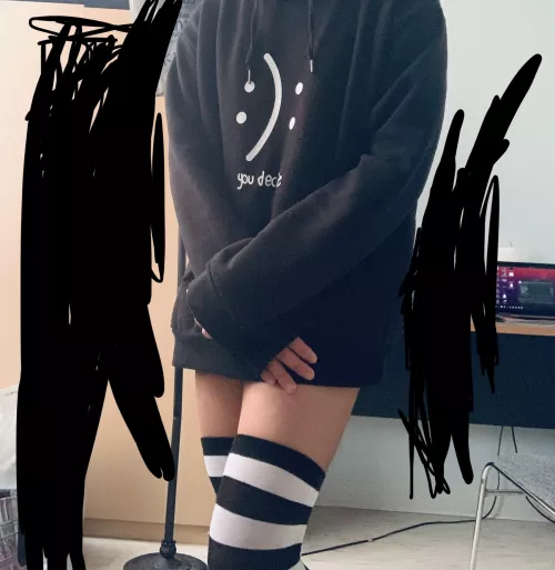 my first thigh highs! i got no drip :p