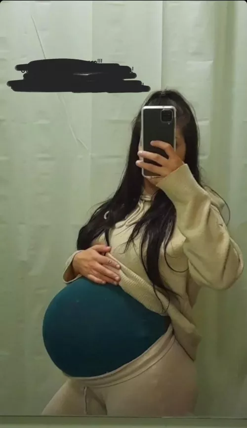 My friend is Super Pregnant now
