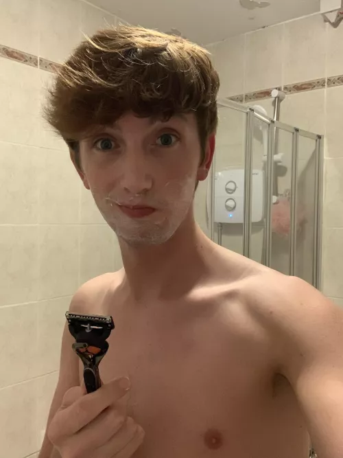 My friends say I need a magnifying glass to find the hair to shave 🙈