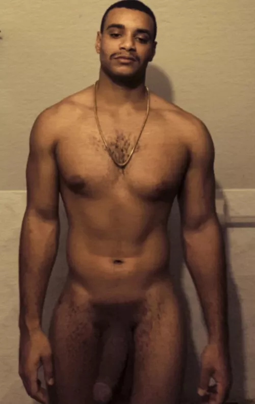 my gf broke up with me a couple hours ago said i wasn’t buff enough for her.