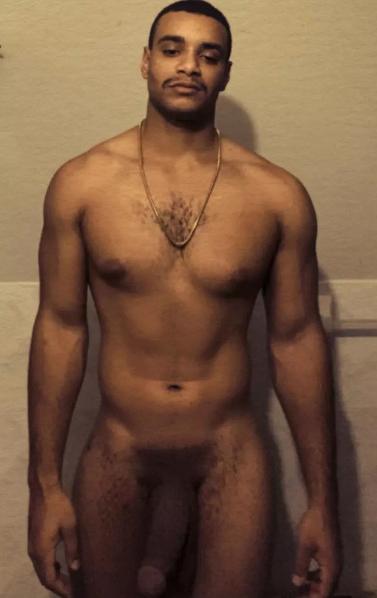 my gf broke up with me a couple hours ago said i wasn’t buff enough for her.