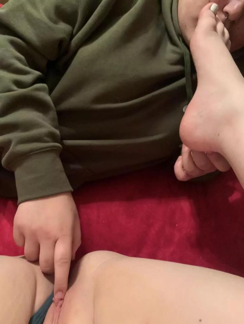 my gf fingering me… plus some feet hope y’all don’t mind lol