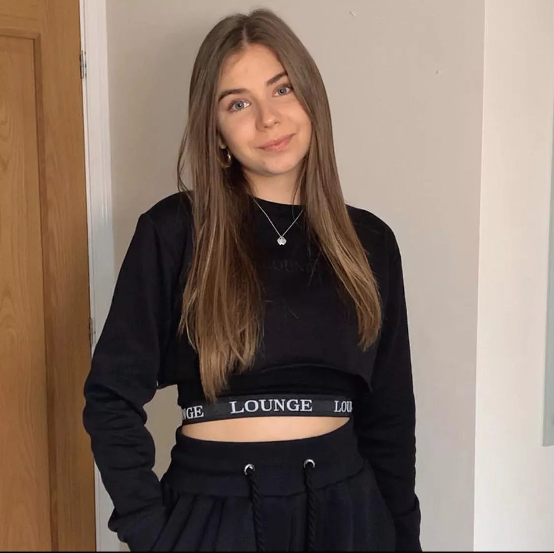 My gf is fit, but so is her sister and mum. Kik: throwawayxx10