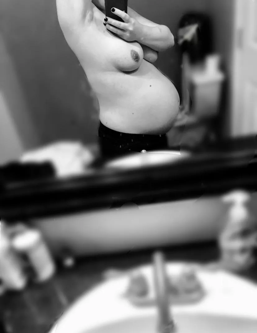 My growing bump💕