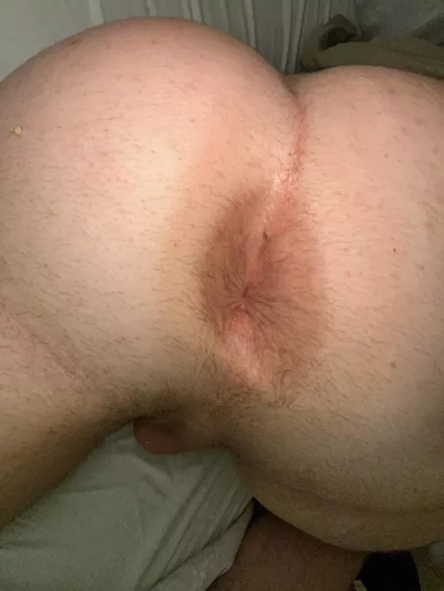 My hole needs some attention daddy 😘