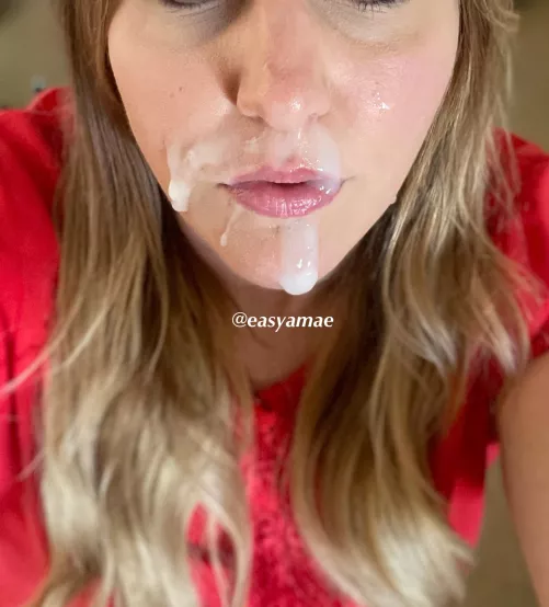 My husband is lucky that I love cum. 😊