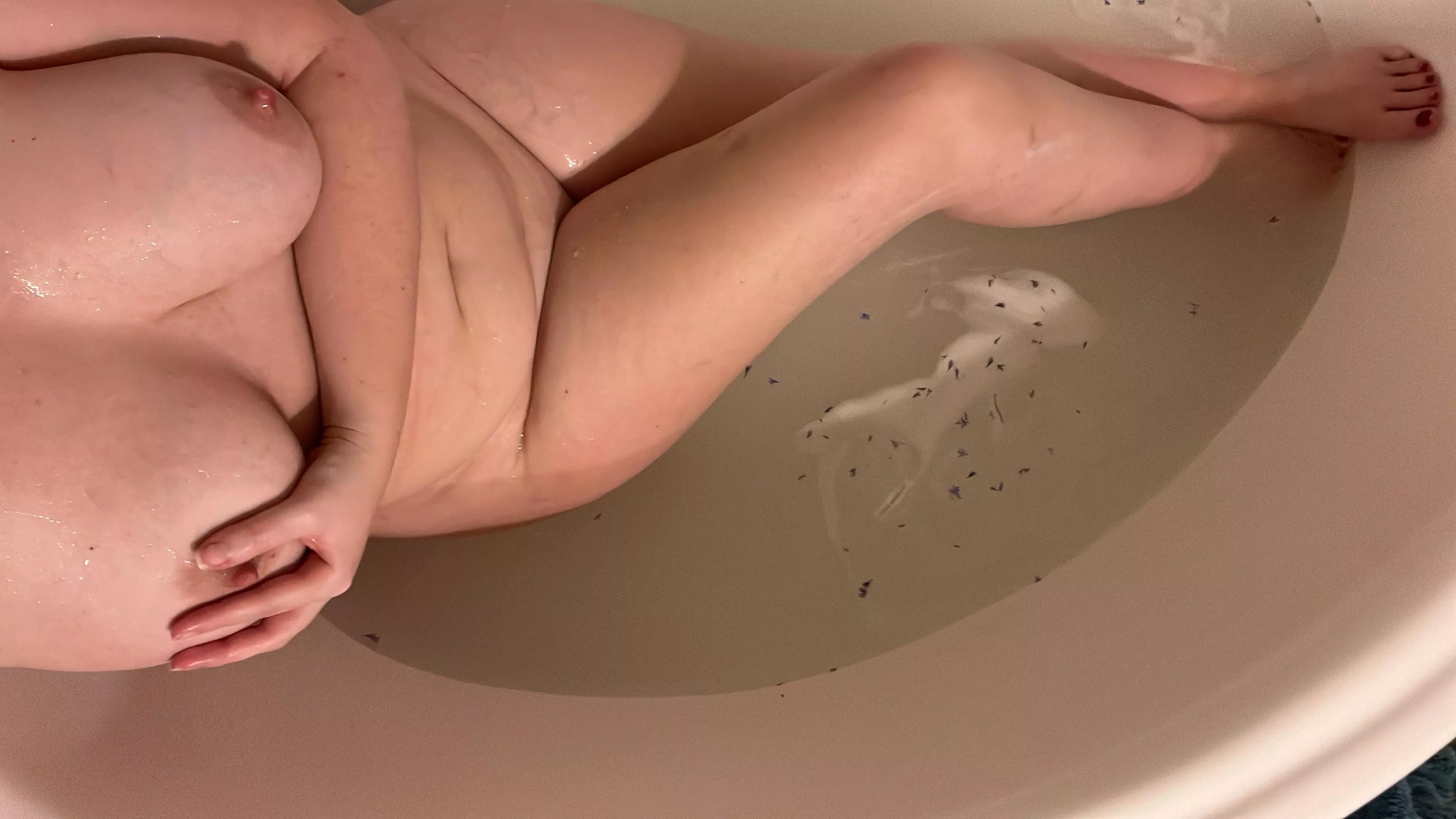 My husband wants to know if you would fuck me? Upvote if you do 😇❤