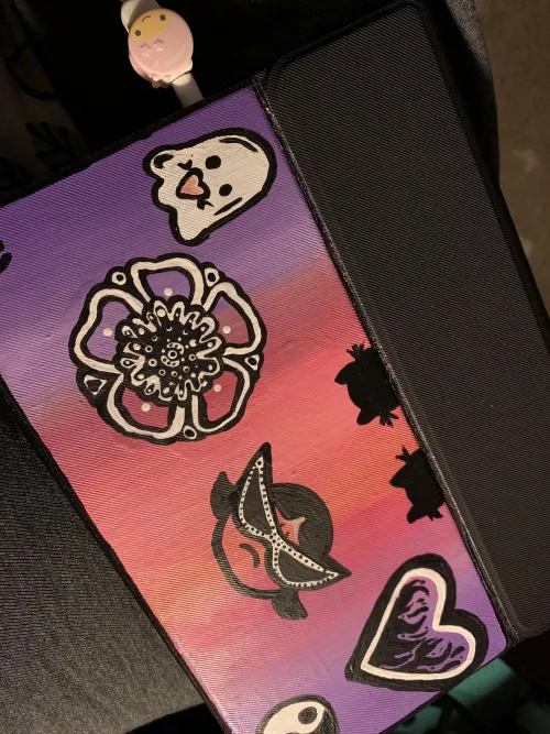 My iPad is supper cute for university and I found theses cable things in a store today 💓