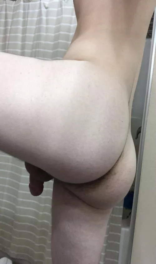 My juicy butt and small dick
