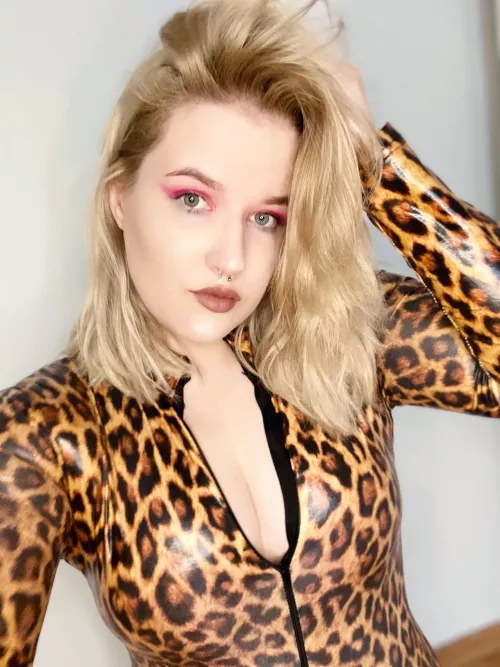 My latex panthera-suit is soo shiny;)