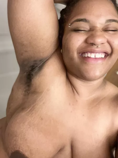 My little fuzzy curls and a smile for your late night pleasure 😘😘😝