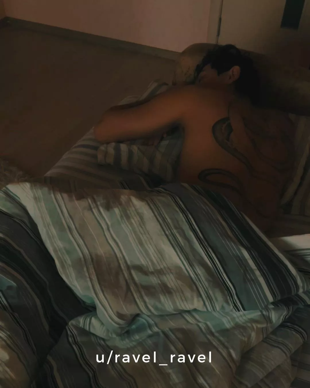 My lonely and hot morning. Good morning everyone! 💫