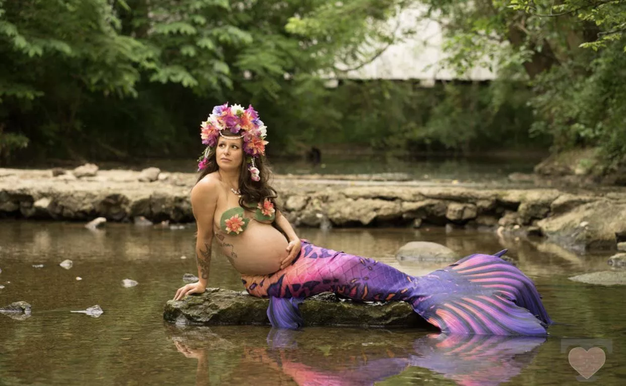 My mermaid maternity pics came back 😍