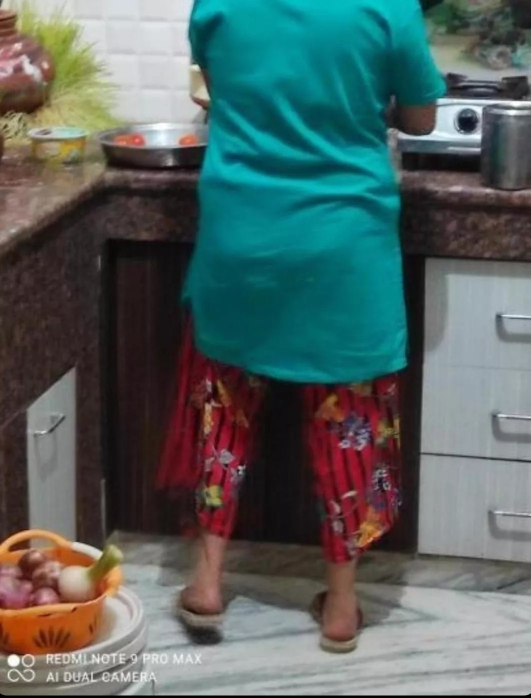 My mom is working like this in kitchen I want someone come and hold her from back press her ass, boobs fuck her in kitchen 🤤🤤 My mom is working like this in kitchen I want someone come and hold her from back press her ass, boobs fuck her in kitchen 🤤🤤