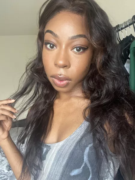 my natural lips, i used to get bullied for them but now i love them 💗