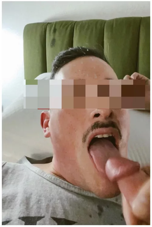 My neighbors 2nd load that night. Can you see where my headboard got in on the action? 💦