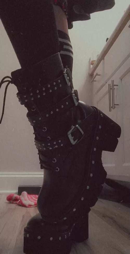 My new boots 🤭