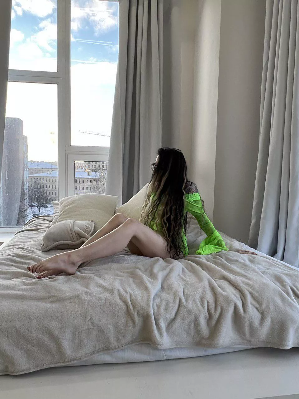 My new pic of my small body and skinny legs