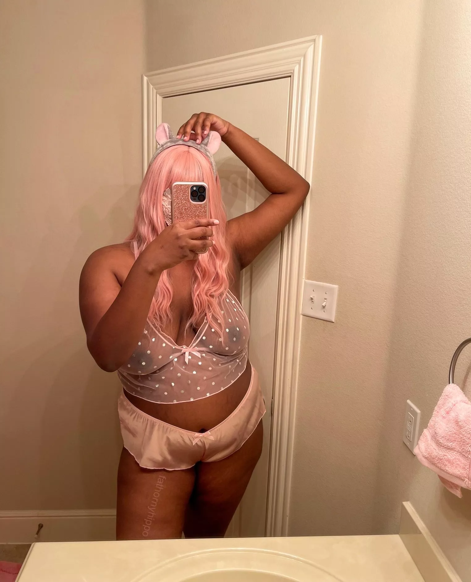 My nipples remind me of lil hershey kisses! 😋🤎