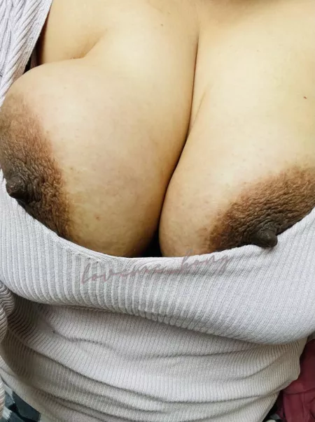 My nips love playing peek-a-boob too 🥲 [f]