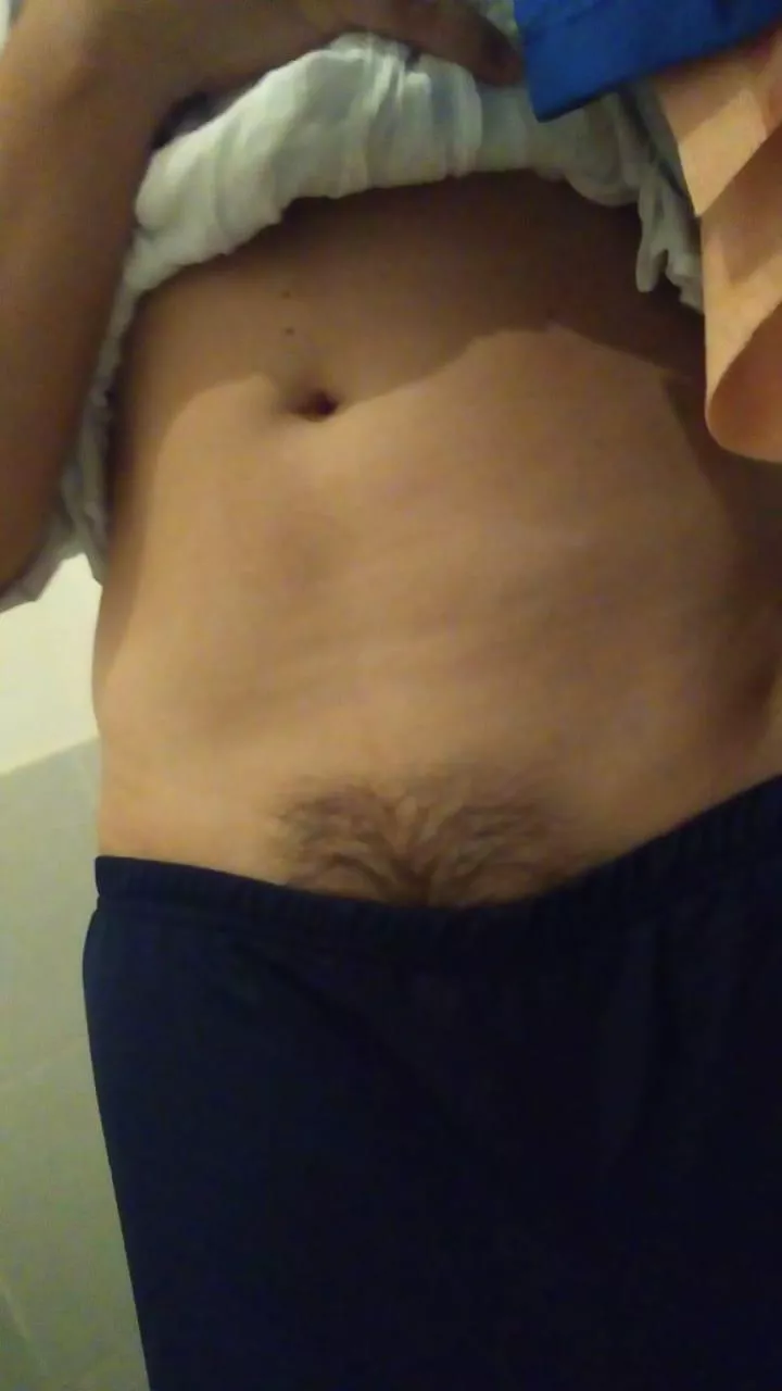 My pants for my job are a little down On hips… I realized that when a client looked so much on me 😅🤦🏻‍♀️