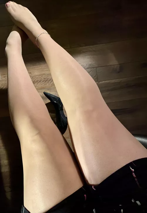 My petite and sexy toes are so cute!