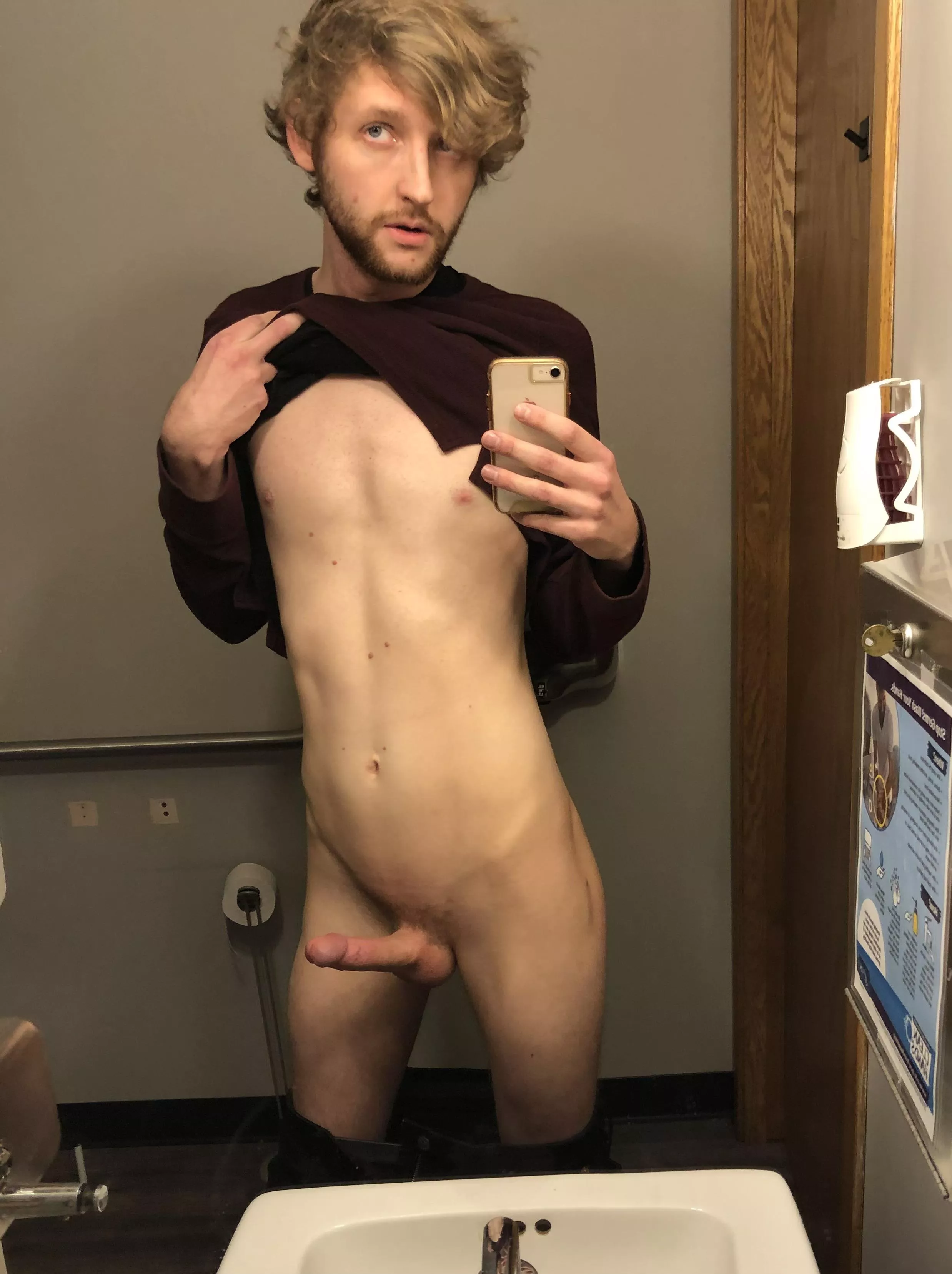My pink twink cock is always begging to be played with 😋