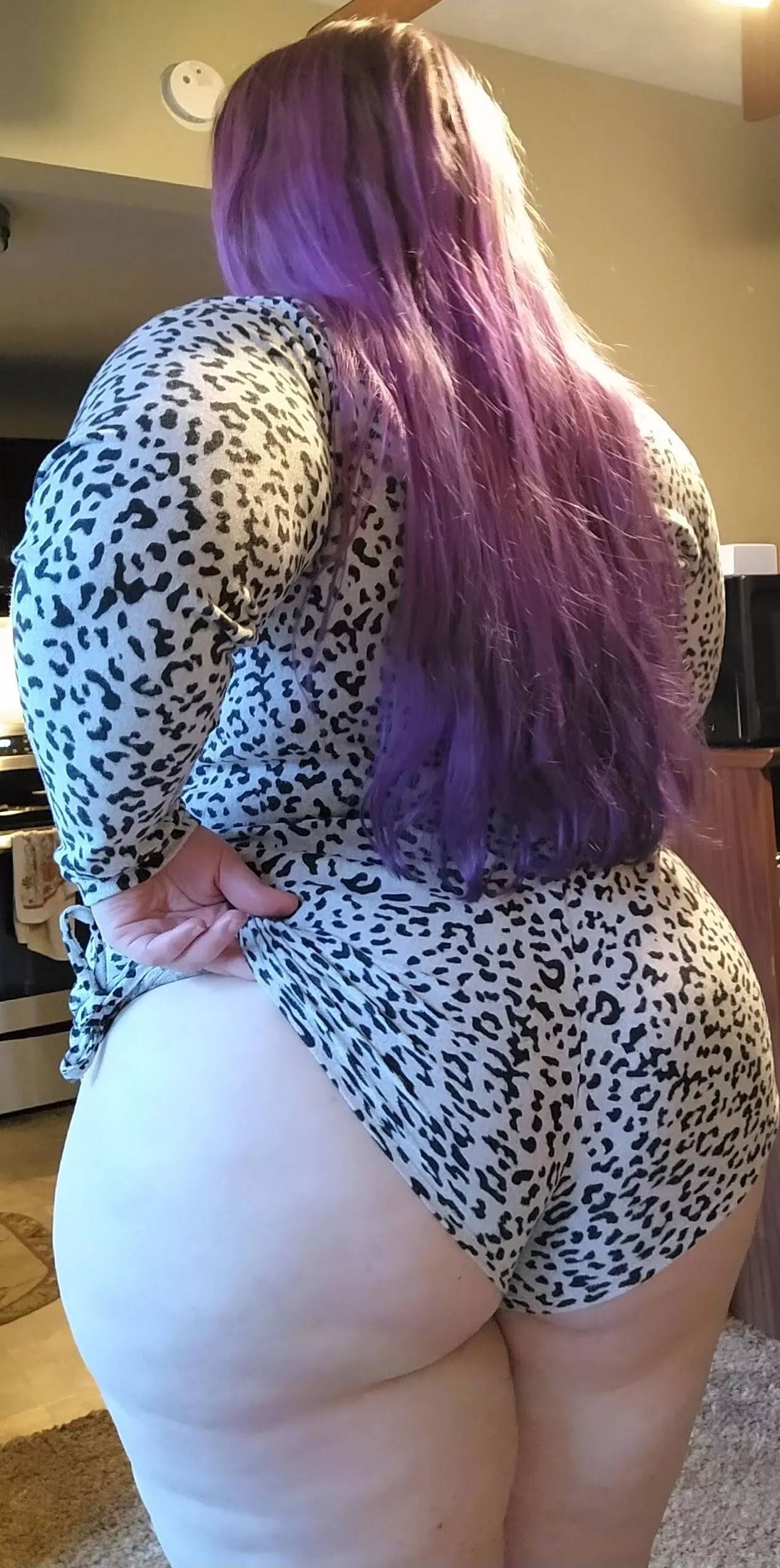 My post office attire today (ok ok, with pants- it's like zero degrees) My post office attire today (ok ok, with pants- it's like zero degrees)