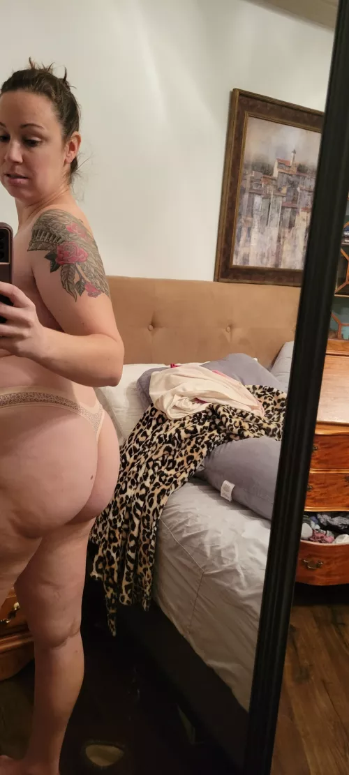My pregnant ass makes the thong disappear!