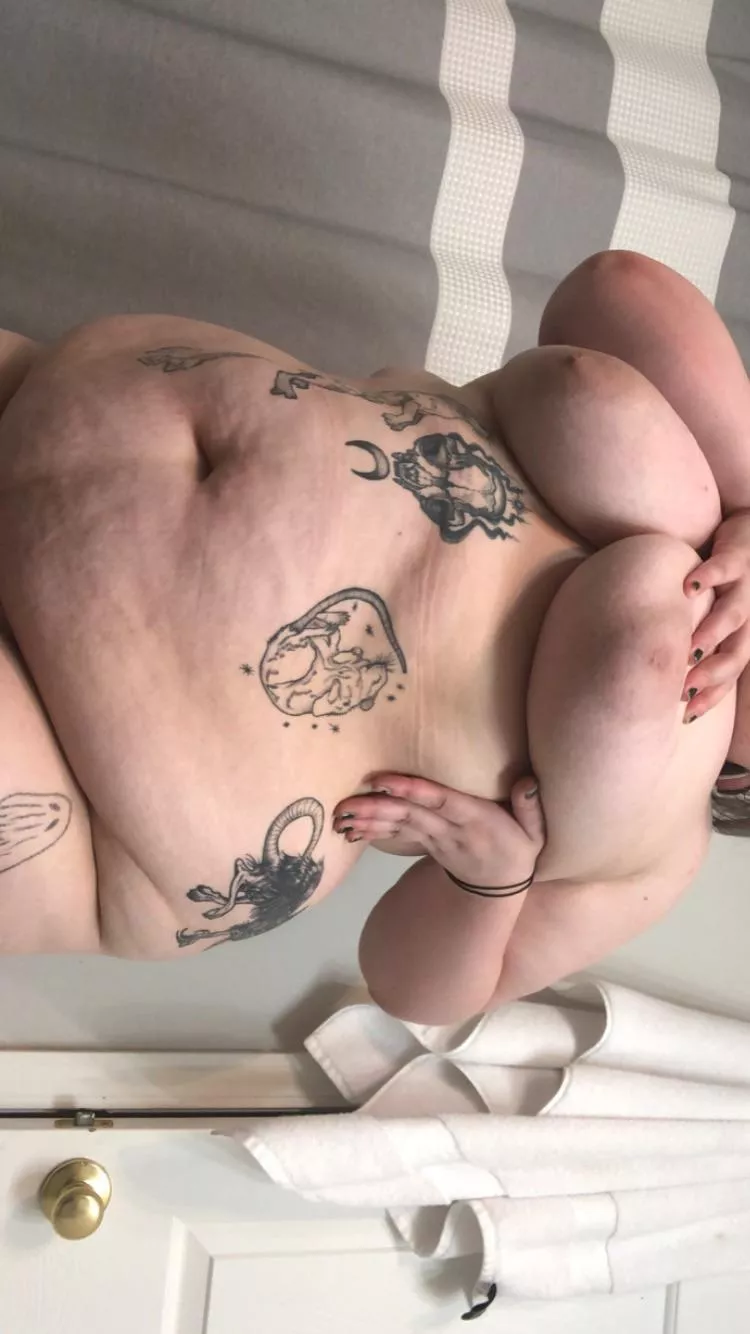 My pussy is so squishy and my tits are so soft 🥺I need someone to grab my tummy